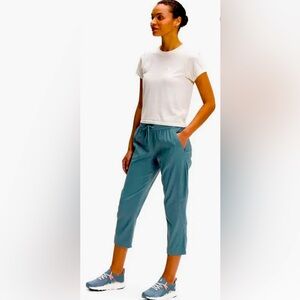 NWT The North Face Aphrodite Motion Capri Pants- Goblin Blue- XL